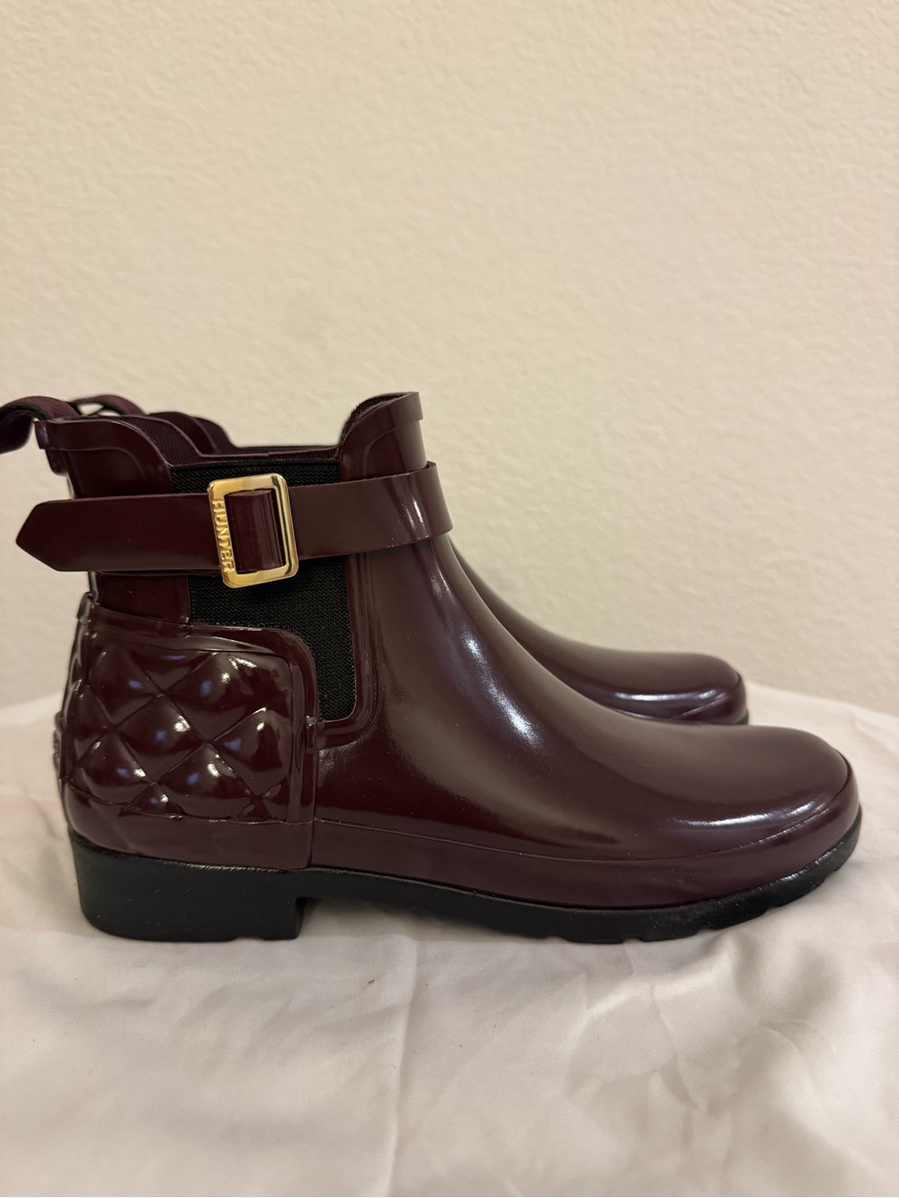 Hunter Women's Glossy Burgundy Chelsea Ankle Rain Boots with Buckle